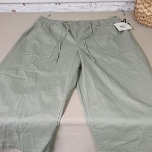 NWT AVA AND VIV Loose Wide Leg Crops Light Olive Size XXL